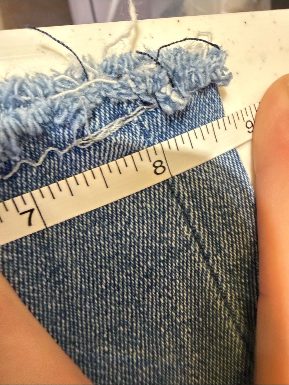 Good American Good Curve Straight Crop Jeans Women's 24 Raw Hem Light Wash - Picture 11 of 11